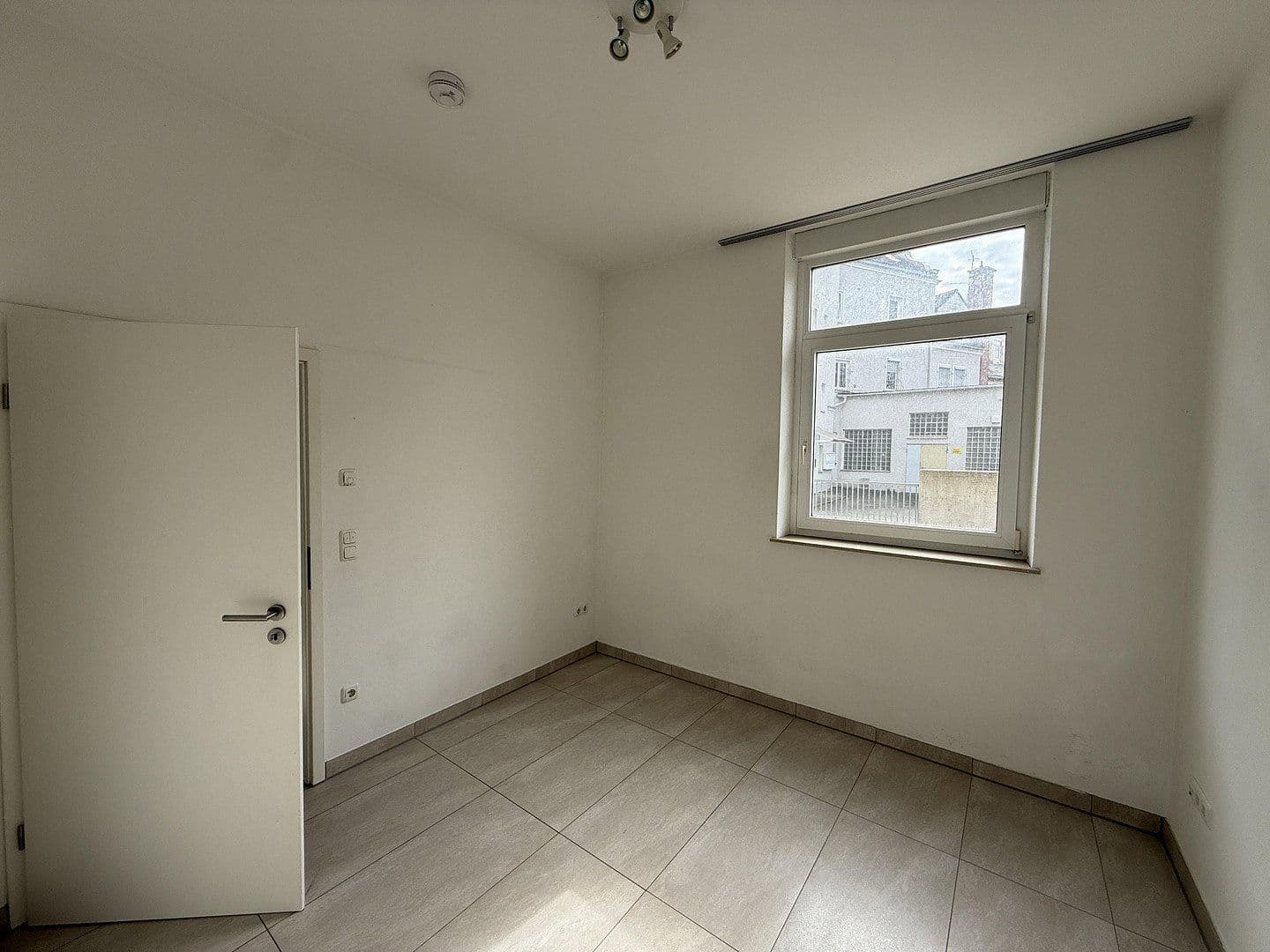 3 bedroom flat to rent, 90 m², Friesenstraße 8, Augsburg, Bavaria 3 bedroom flat to rent, 90 m², Friesenstraße 8, Augsburg, Bavaria