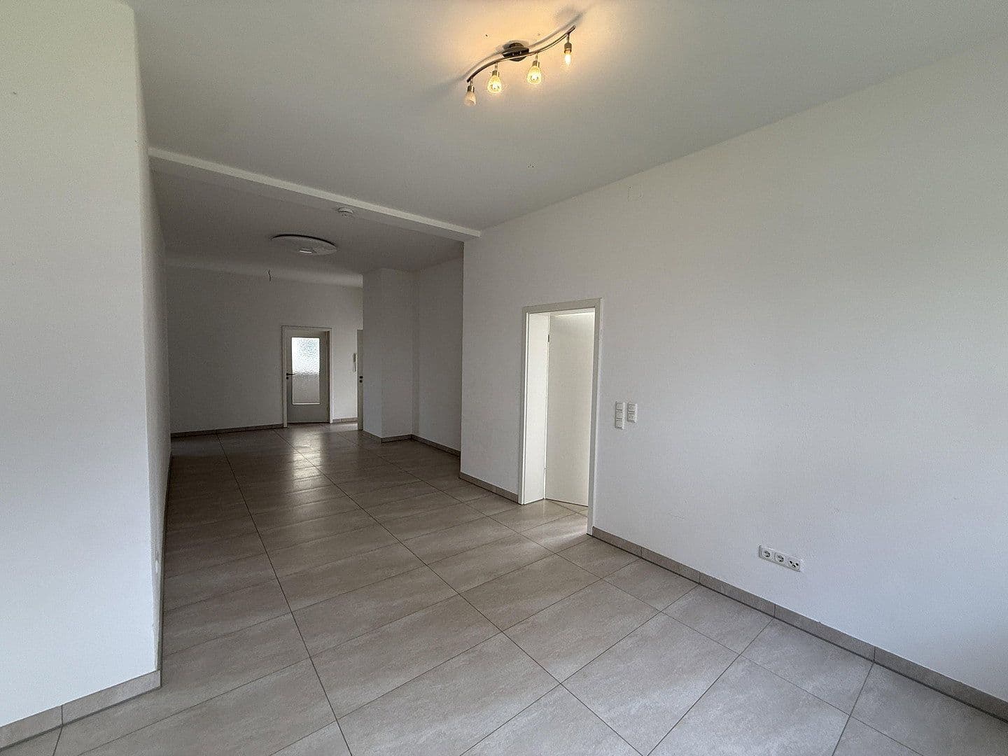 3 bedroom flat to rent, 90 m², Friesenstraße 8, Augsburg, Bavaria 3 bedroom flat to rent, 90 m², Friesenstraße 8, Augsburg, Bavaria