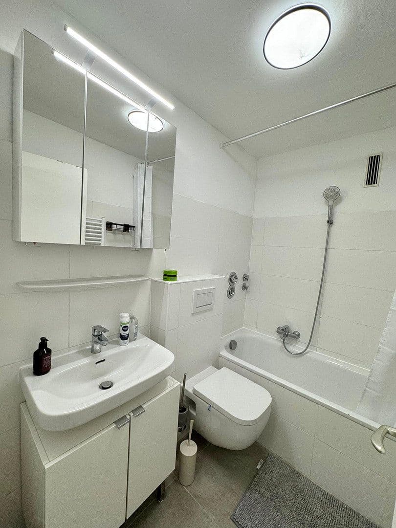 1 bedroom flat to rent, 80 m², Frankfurter Ring 14, München, Bavaria 1 bedroom flat to rent, 80 m², Frankfurter Ring 14, München, Bavaria