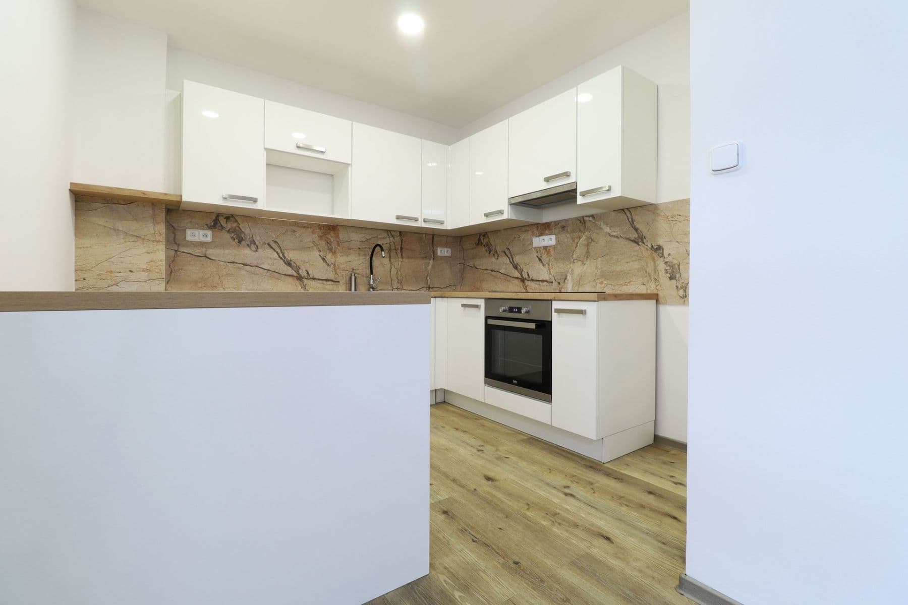 2 bedroom with open-plan kitchen flat to rent, 75 m², Hyacintová, Prague, Prague 2 bedroom with open-plan kitchen flat to rent, 75 m², Hyacintová, Prague, Prague