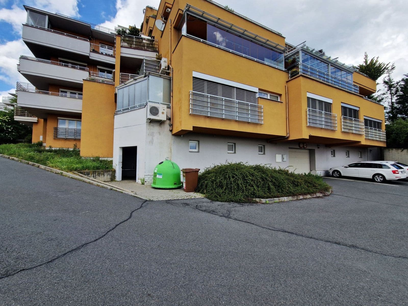 2 bedroom with open-plan kitchen flat to rent, 75 m², Hyacintová, Prague, Prague 2 bedroom with open-plan kitchen flat to rent, 75 m², Hyacintová, Prague, Prague