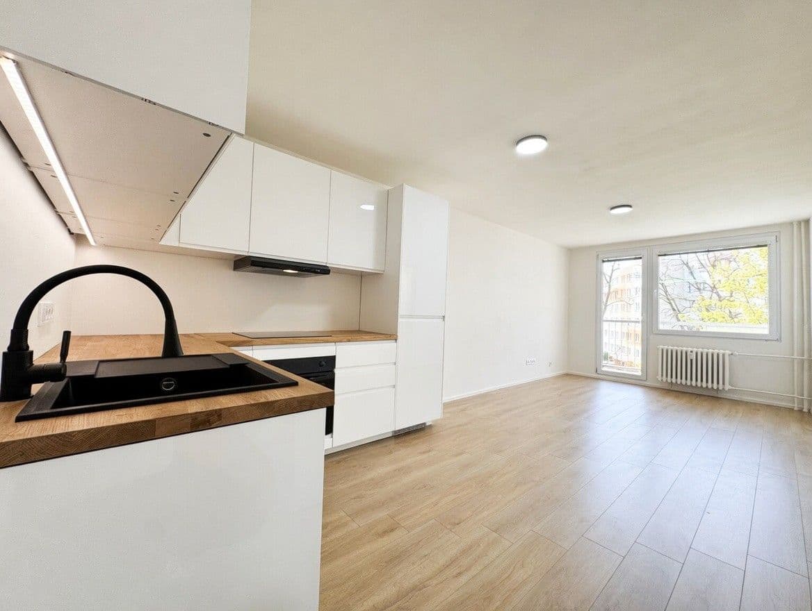 3 bedroom with open-plan kitchen flat for sale, 77 m², Bezručova, Mělník, Středočeský Region 3 bedroom with open-plan kitchen flat for sale, 77 m², Bezručova, Mělník, Středočeský Region