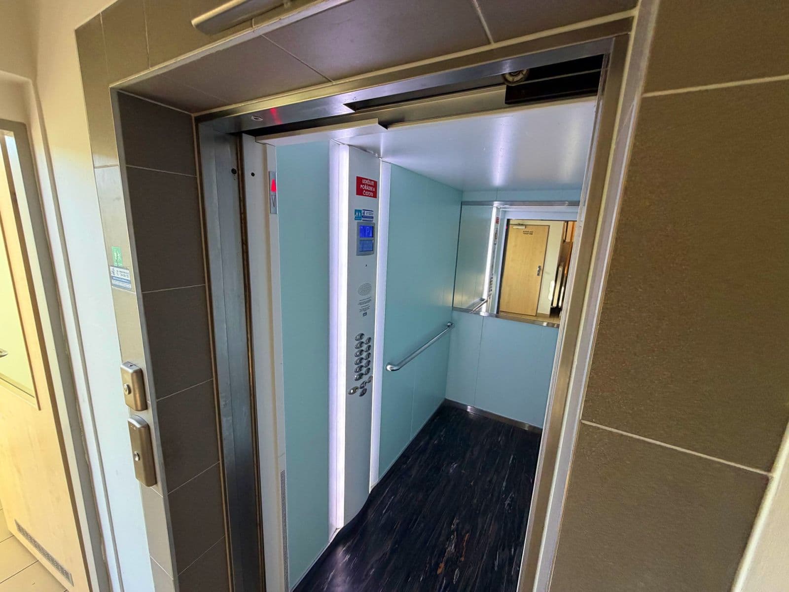 2 bedroom with open-plan kitchen flat to rent, 69 m², Hornoměcholupská, Prague, Prague 2 bedroom with open-plan kitchen flat to rent, 69 m², Hornoměcholupská, Prague, Prague