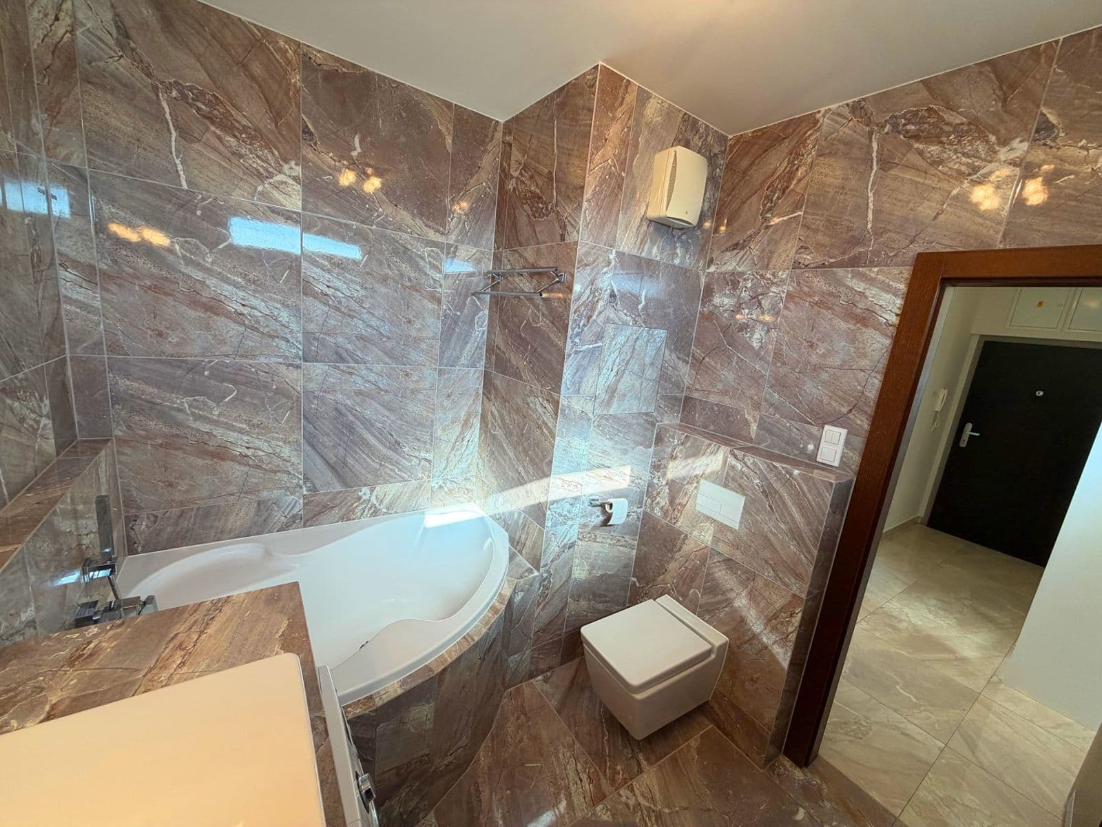 2 bedroom with open-plan kitchen flat to rent, 69 m², Hornoměcholupská, Prague, Prague 2 bedroom with open-plan kitchen flat to rent, 69 m², Hornoměcholupská, Prague, Prague