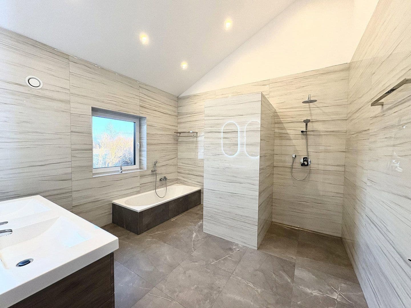 3 bedroom with open-plan kitchen flat to rent, 149 m², Dingolfing, Bavaria 3 bedroom with open-plan kitchen flat to rent, 149 m², Dingolfing, Bavaria