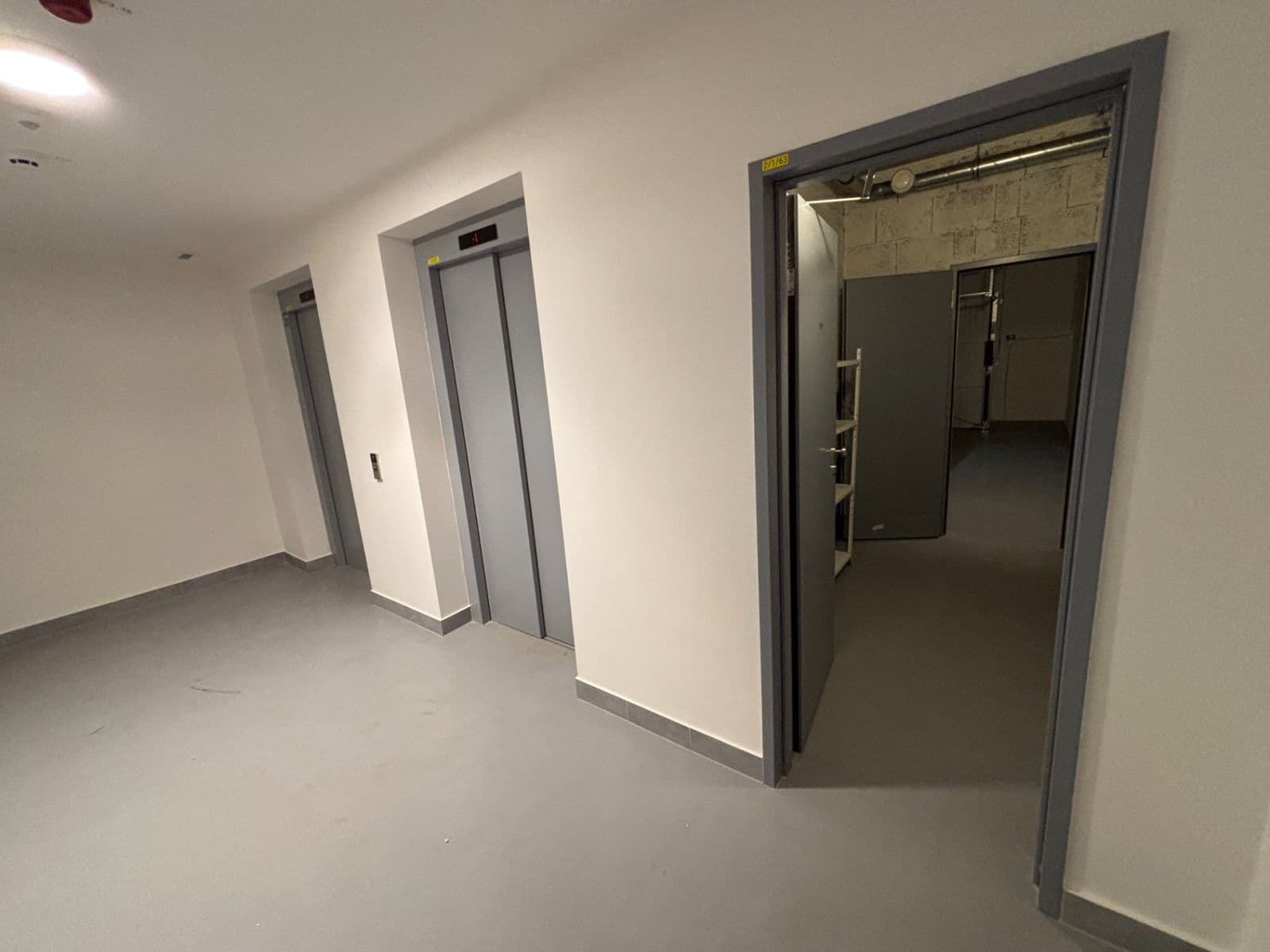 1 bedroom with open-plan kitchen flat to rent, 63 m², Pod Harfou, Prague, Prague 1 bedroom with open-plan kitchen flat to rent, 63 m², Pod Harfou, Prague, Prague