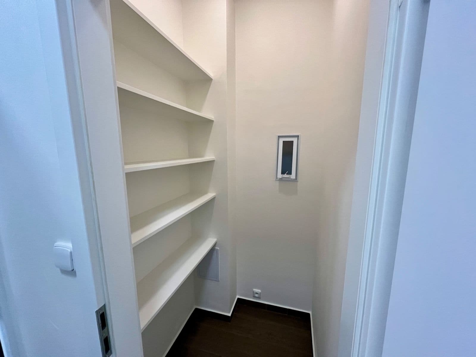 1 bedroom with open-plan kitchen flat to rent, 55 m², Kamenická, Prague, Prague 1 bedroom with open-plan kitchen flat to rent, 55 m², Kamenická, Prague, Prague