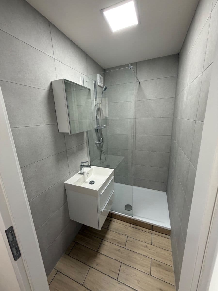 1 bedroom with open-plan kitchen flat to rent, 43 m², Váňova, Kladno, Středočeský Region 1 bedroom with open-plan kitchen flat to rent, 43 m², Váňova, Kladno, Středočeský Region