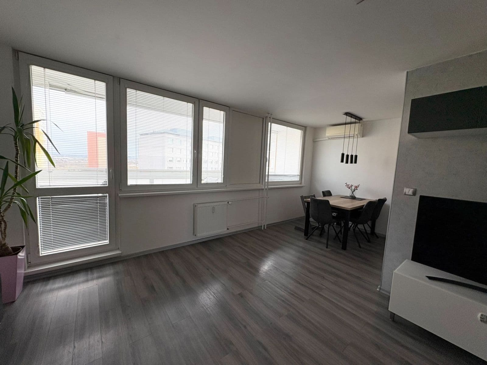 2 bedroom with open-plan kitchen flat to rent, 72 m², Doležalova, Prague, Prague 2 bedroom with open-plan kitchen flat to rent, 72 m², Doležalova, Prague, Prague