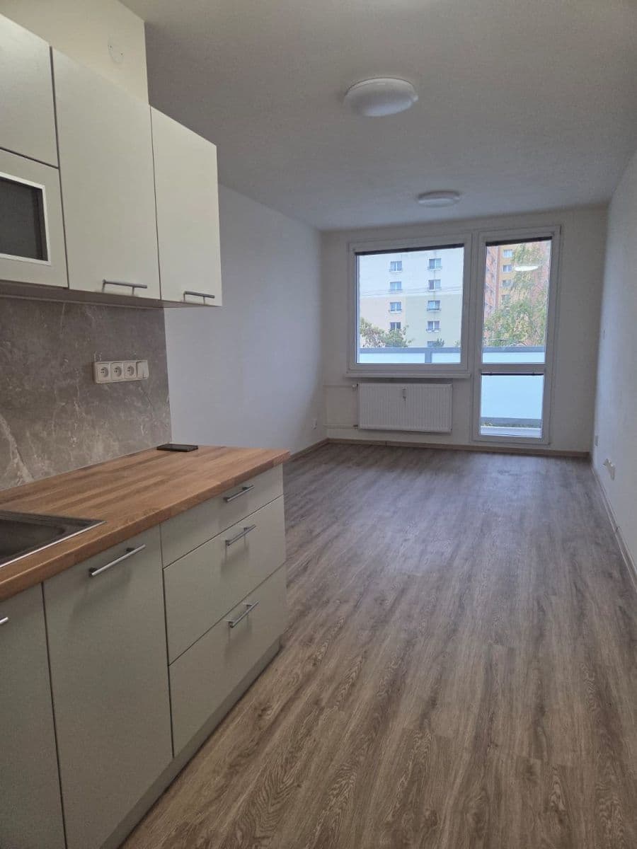 1 bedroom with open-plan kitchen flat to rent, 40 m², Jerevanská, Kladno, Středočeský Region 1 bedroom with open-plan kitchen flat to rent, 40 m², Jerevanská, Kladno, Středočeský Region