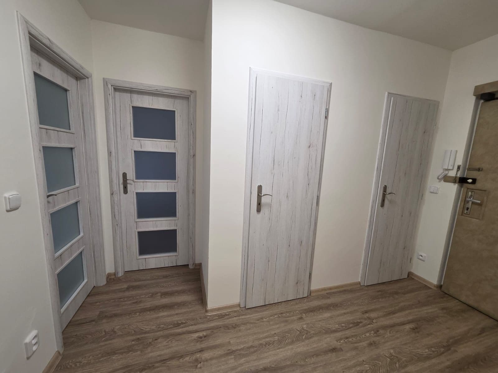 1 bedroom with open-plan kitchen flat to rent, 40 m², Jerevanská, Kladno, Středočeský Region 1 bedroom with open-plan kitchen flat to rent, 40 m², Jerevanská, Kladno, Středočeský Region