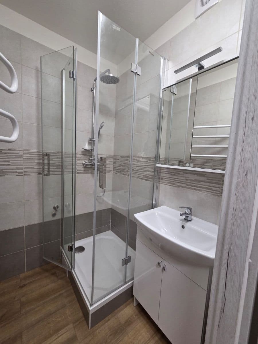 1 bedroom with open-plan kitchen flat to rent, 40 m², Jerevanská, Kladno, Středočeský Region 1 bedroom with open-plan kitchen flat to rent, 40 m², Jerevanská, Kladno, Středočeský Region