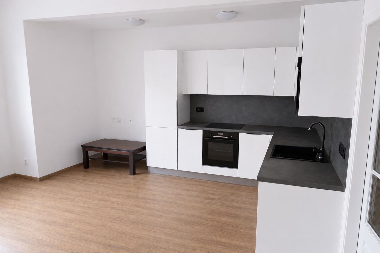 2 bedroom with open-plan kitchen flat to rent, 66 m², Pod Brentovou, Prague, Prague 2 bedroom with open-plan kitchen flat to rent, 66 m², Pod Brentovou, Prague, Prague