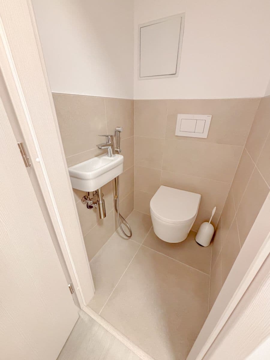 2 bedroom with open-plan kitchen flat to rent, 71 m², Vondroušova, Prague, Prague 2 bedroom with open-plan kitchen flat to rent, 71 m², Vondroušova, Prague, Prague