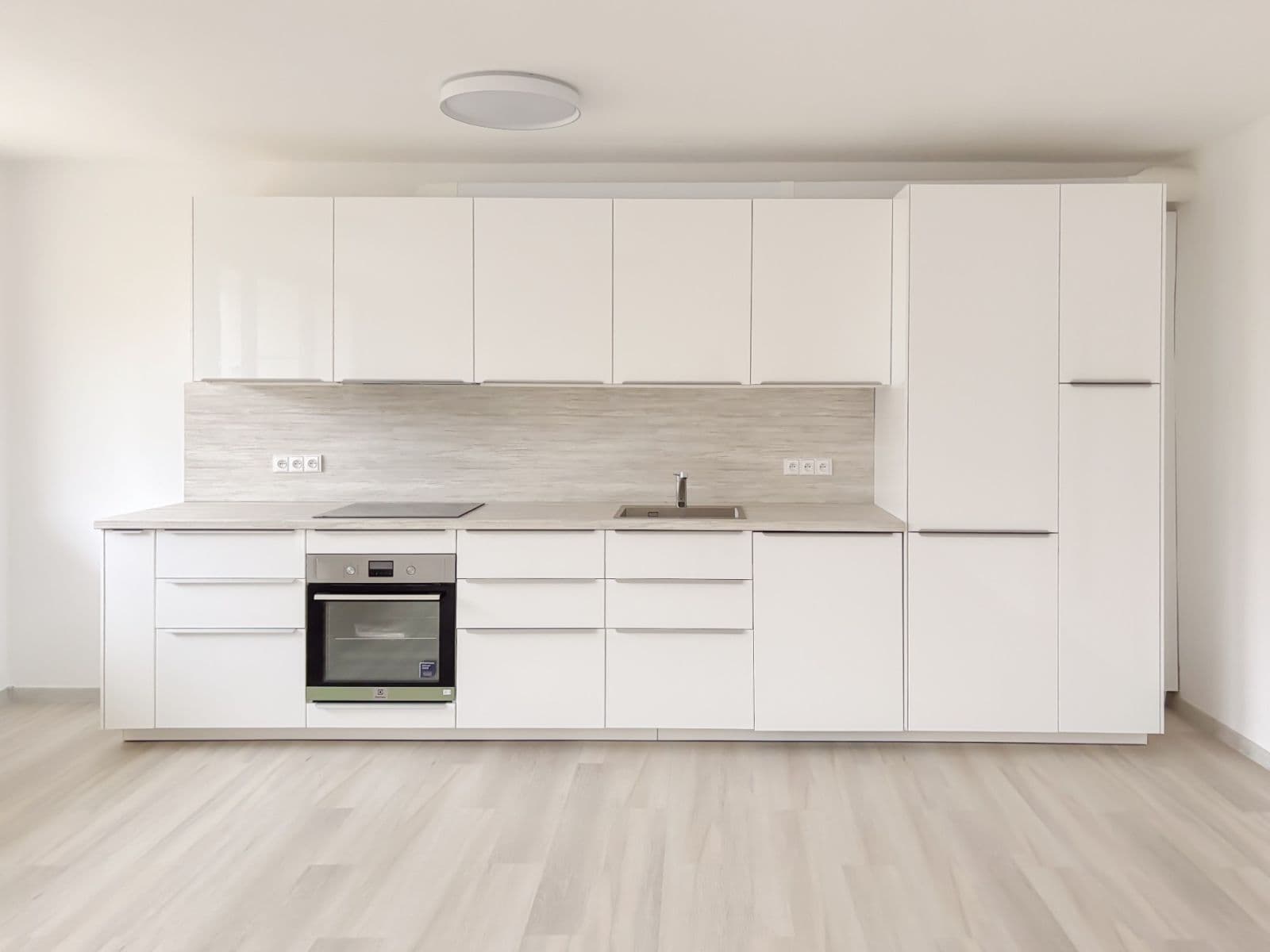 2 bedroom with open-plan kitchen flat to rent, 71 m², Vondroušova, Prague, Prague 2 bedroom with open-plan kitchen flat to rent, 71 m², Vondroušova, Prague, Prague