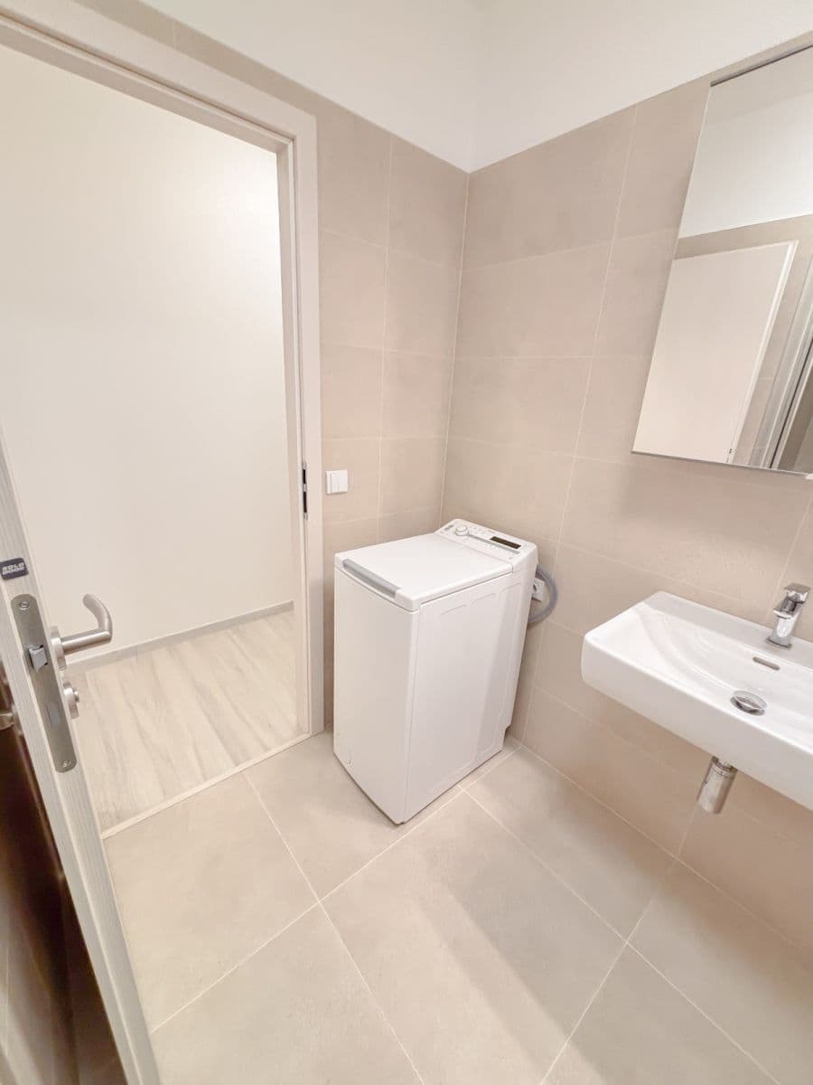 2 bedroom with open-plan kitchen flat to rent, 71 m², Vondroušova, Prague, Prague 2 bedroom with open-plan kitchen flat to rent, 71 m², Vondroušova, Prague, Prague