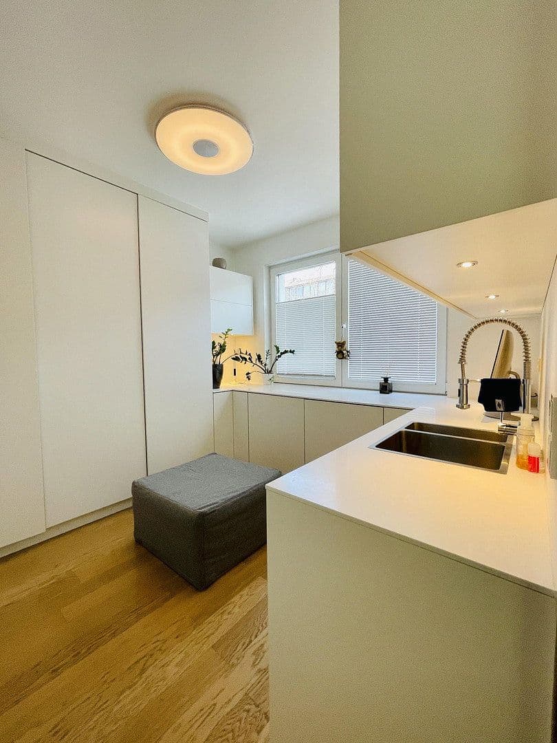 5 bedroom flat to rent, 224 m², Düsseldorf, North Rhine-Westphalia 5 bedroom flat to rent, 224 m², Düsseldorf, North Rhine-Westphalia