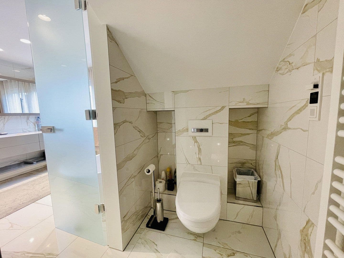 5 bedroom flat to rent, 224 m², Düsseldorf, North Rhine-Westphalia 5 bedroom flat to rent, 224 m², Düsseldorf, North Rhine-Westphalia