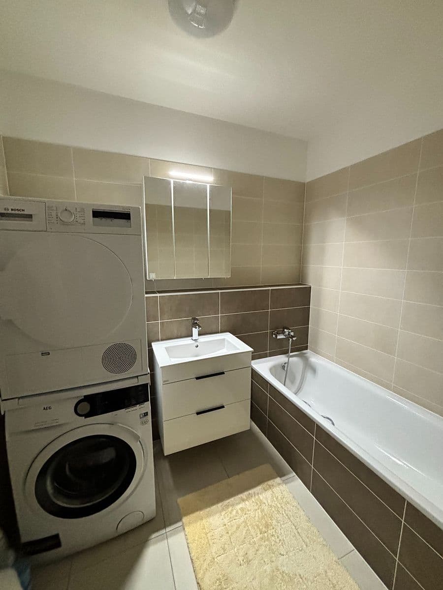 1 bedroom with open-plan kitchen flat for sale, 68 m², U Parketárny, Unhošť, Středočeský Region 1 bedroom with open-plan kitchen flat for sale, 68 m², U Parketárny, Unhošť, Středočeský Region