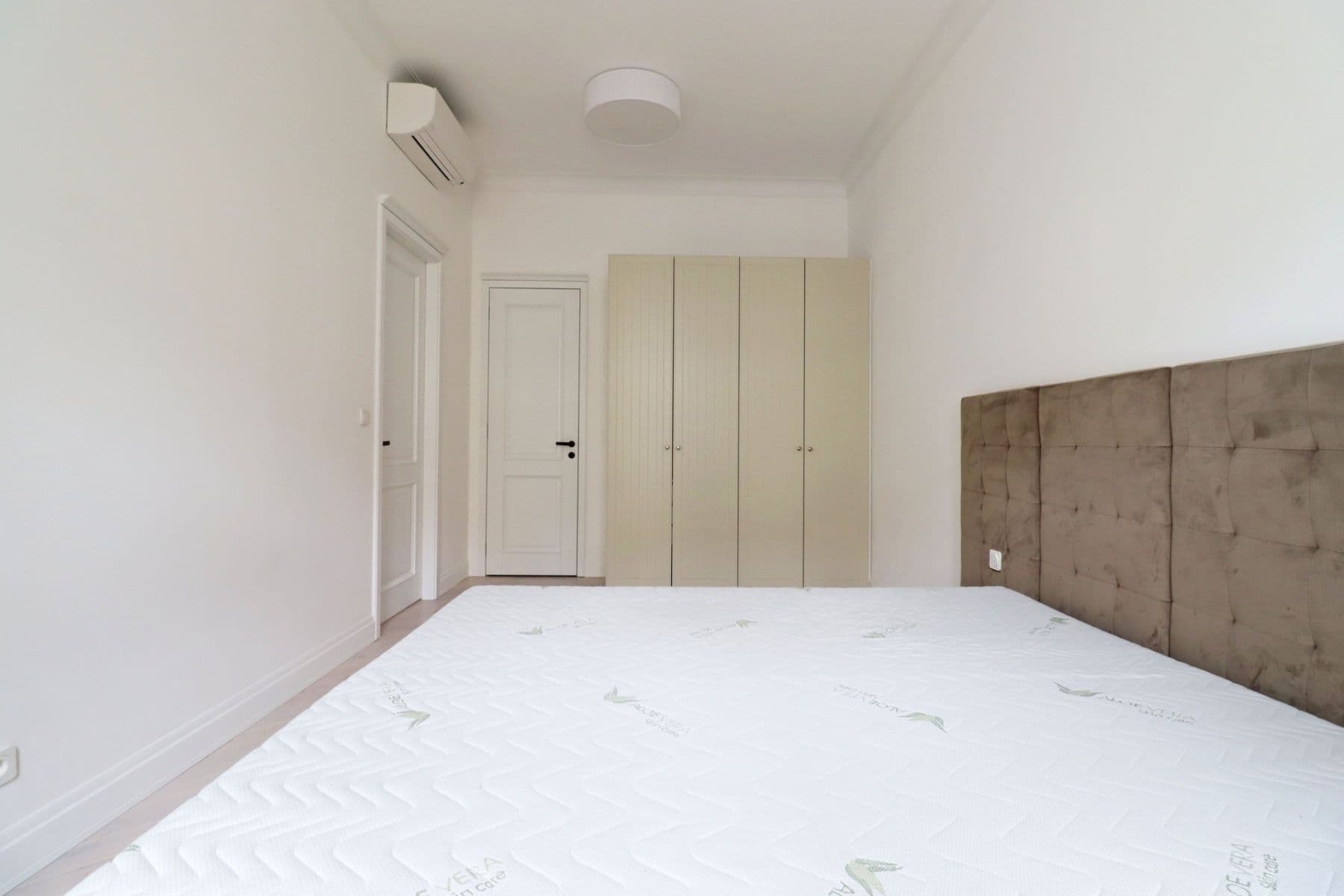 1 bedroom with open-plan kitchen flat to rent, 75 m², Mánesova, Prague, Prague 1 bedroom with open-plan kitchen flat to rent, 75 m², Mánesova, Prague, Prague