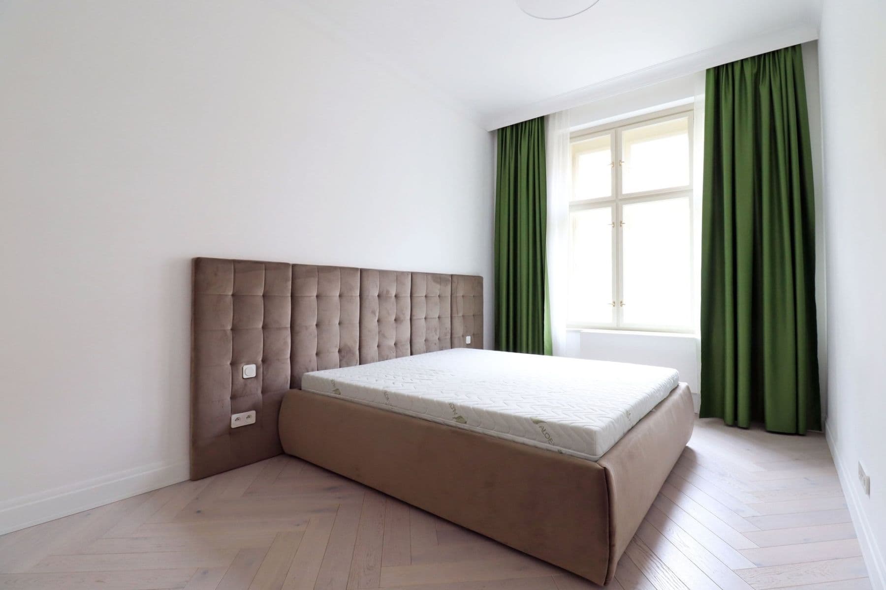 1 bedroom with open-plan kitchen flat to rent, 75 m², Mánesova, Prague, Prague 1 bedroom with open-plan kitchen flat to rent, 75 m², Mánesova, Prague, Prague
