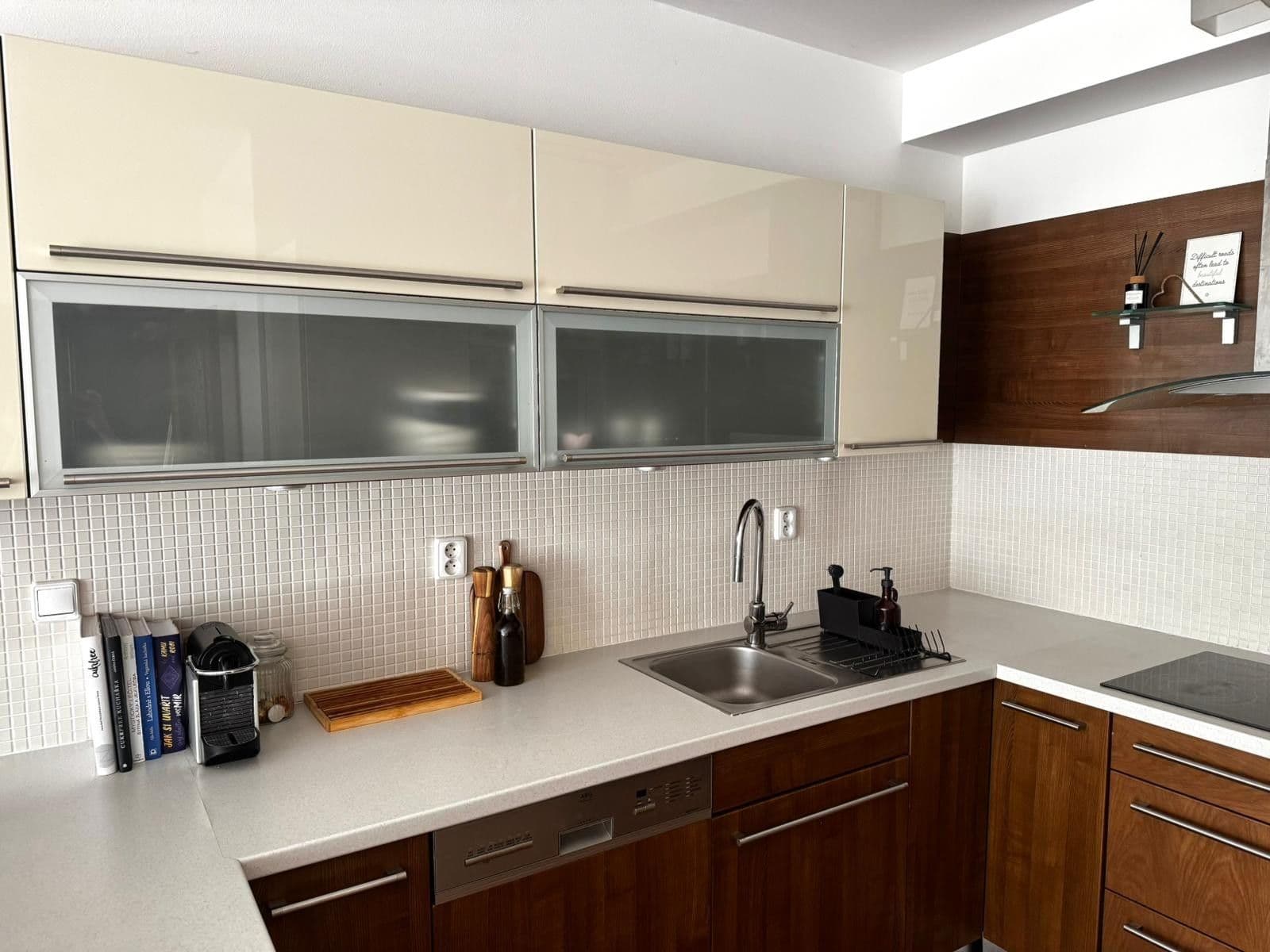 2 bedroom with open-plan kitchen flat to rent, 78 m², Budapešťská, Prague, Prague 2 bedroom with open-plan kitchen flat to rent, 78 m², Budapešťská, Prague, Prague