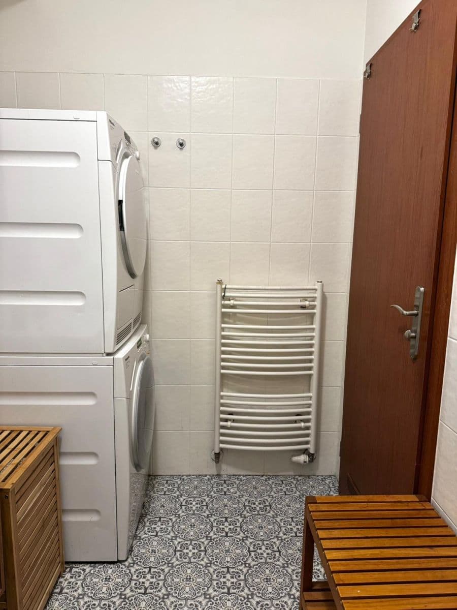 2 bedroom with open-plan kitchen flat to rent, 78 m², Budapešťská, Prague, Prague 2 bedroom with open-plan kitchen flat to rent, 78 m², Budapešťská, Prague, Prague