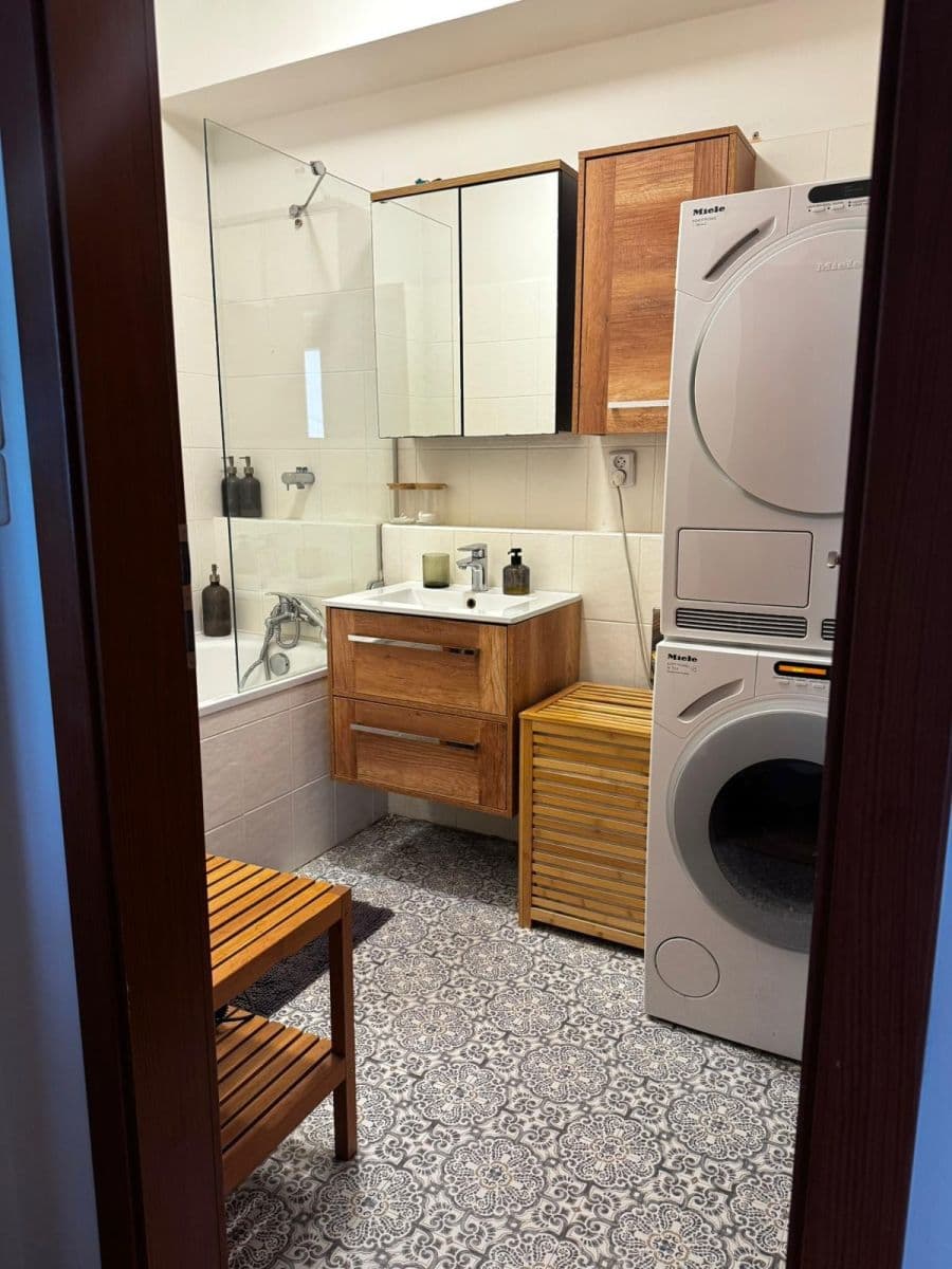 2 bedroom with open-plan kitchen flat to rent, 78 m², Budapešťská, Prague, Prague 2 bedroom with open-plan kitchen flat to rent, 78 m², Budapešťská, Prague, Prague