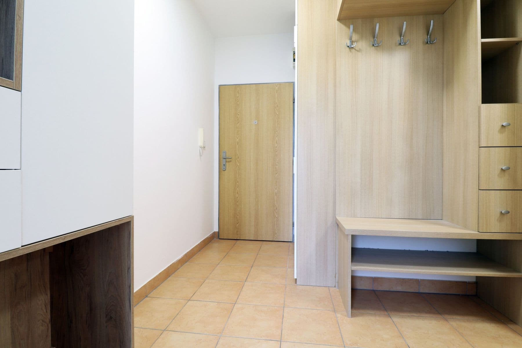 1 bedroom with open-plan kitchen flat to rent, 56 m², V dolině, Prague, Prague 1 bedroom with open-plan kitchen flat to rent, 56 m², V dolině, Prague, Prague