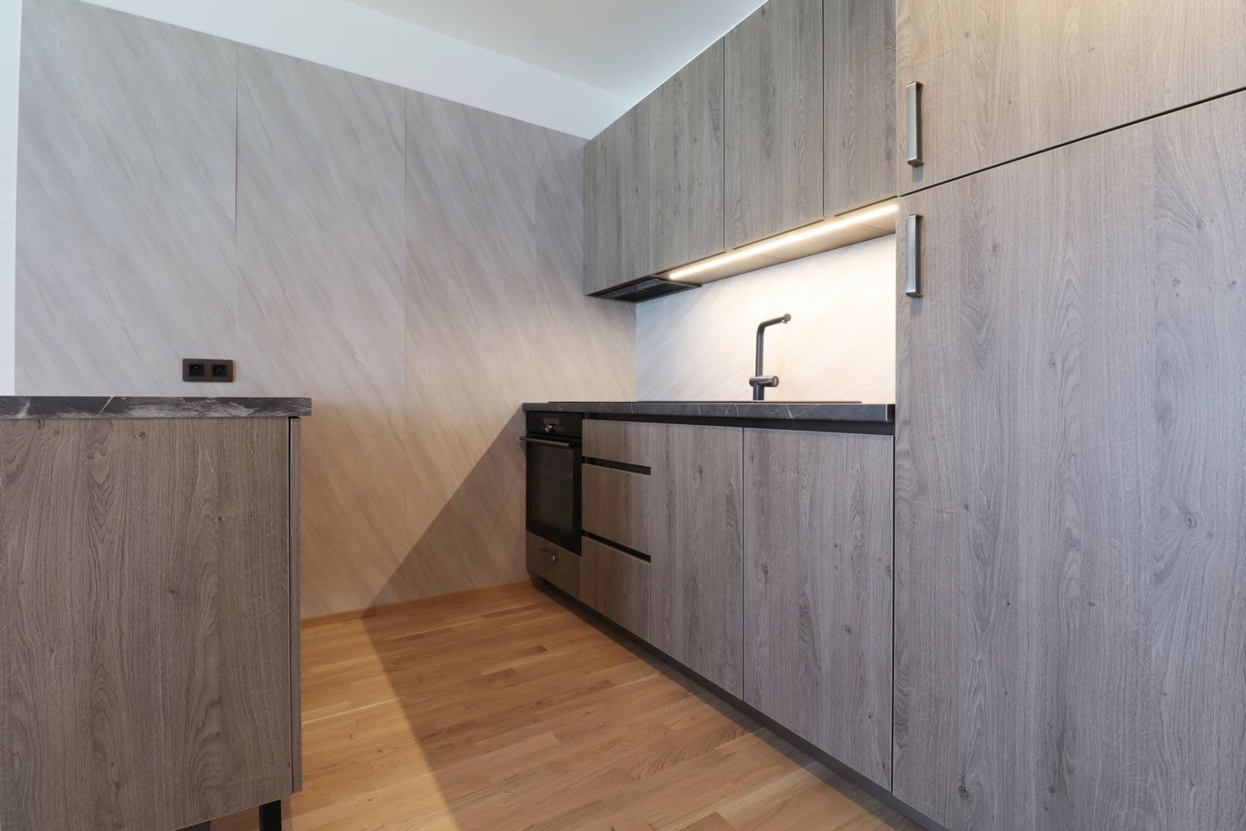 Studio flat to rent, 36 m², Toyen, Prague, Prague Studio flat to rent, 36 m², Toyen, Prague, Prague