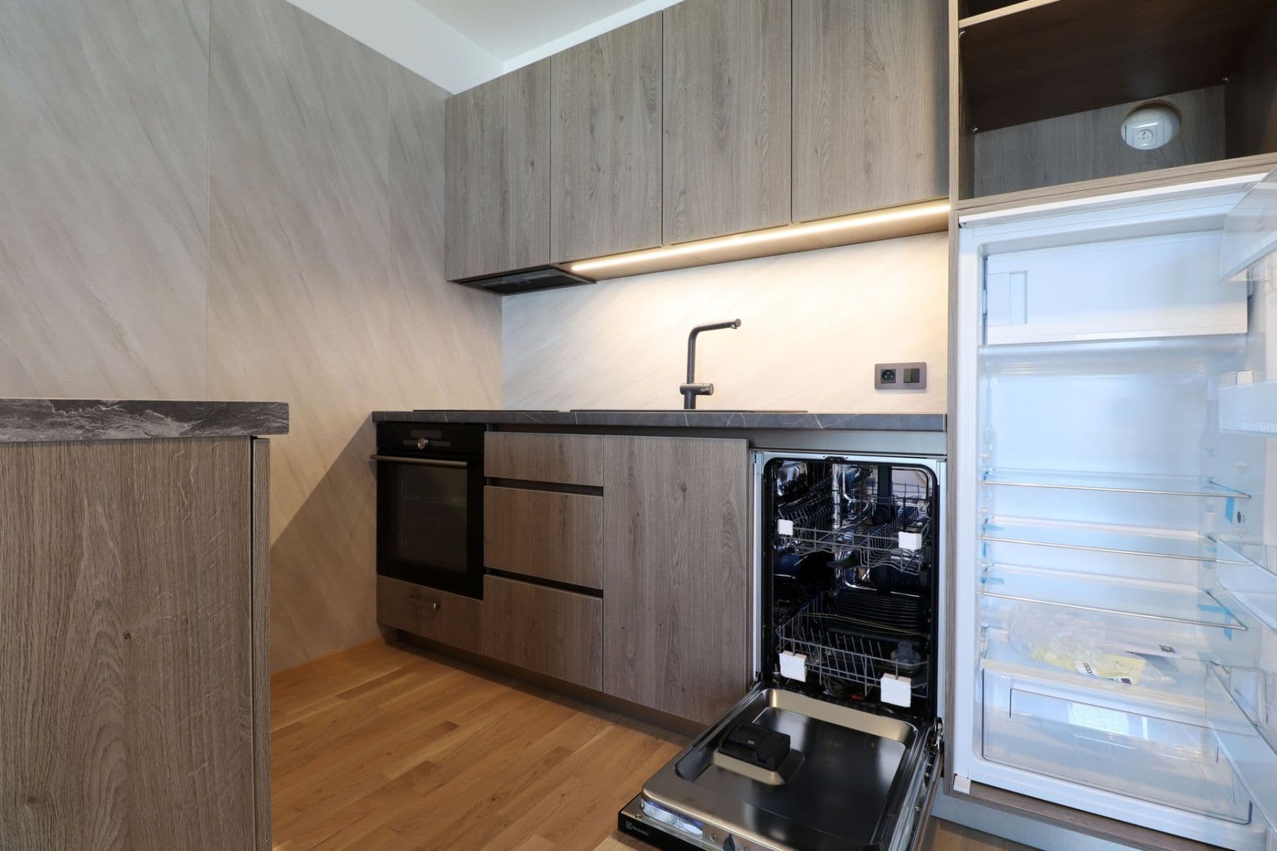 Studio flat to rent, 36 m², Toyen, Prague, Prague Studio flat to rent, 36 m², Toyen, Prague, Prague