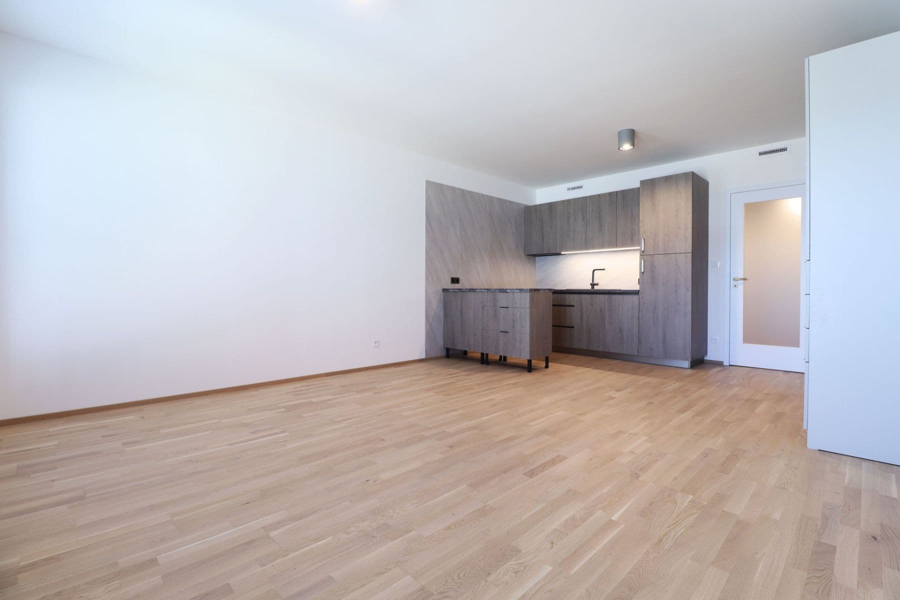 Studio flat to rent, 36 m², Toyen, Prague, Prague Studio flat to rent, 36 m², Toyen, Prague, Prague