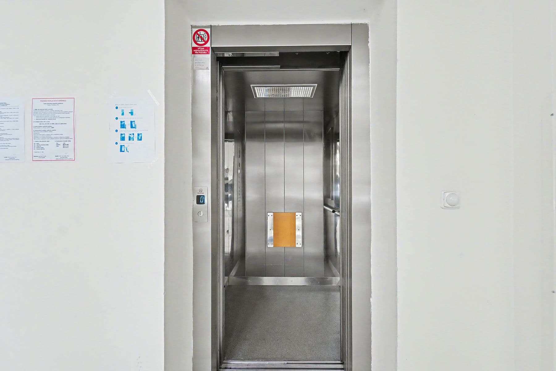 office for sale, 2,004 m², Čermákova, Kladno, Středočeský Region office for sale, 2,004 m², Čermákova, Kladno, Středočeský Region