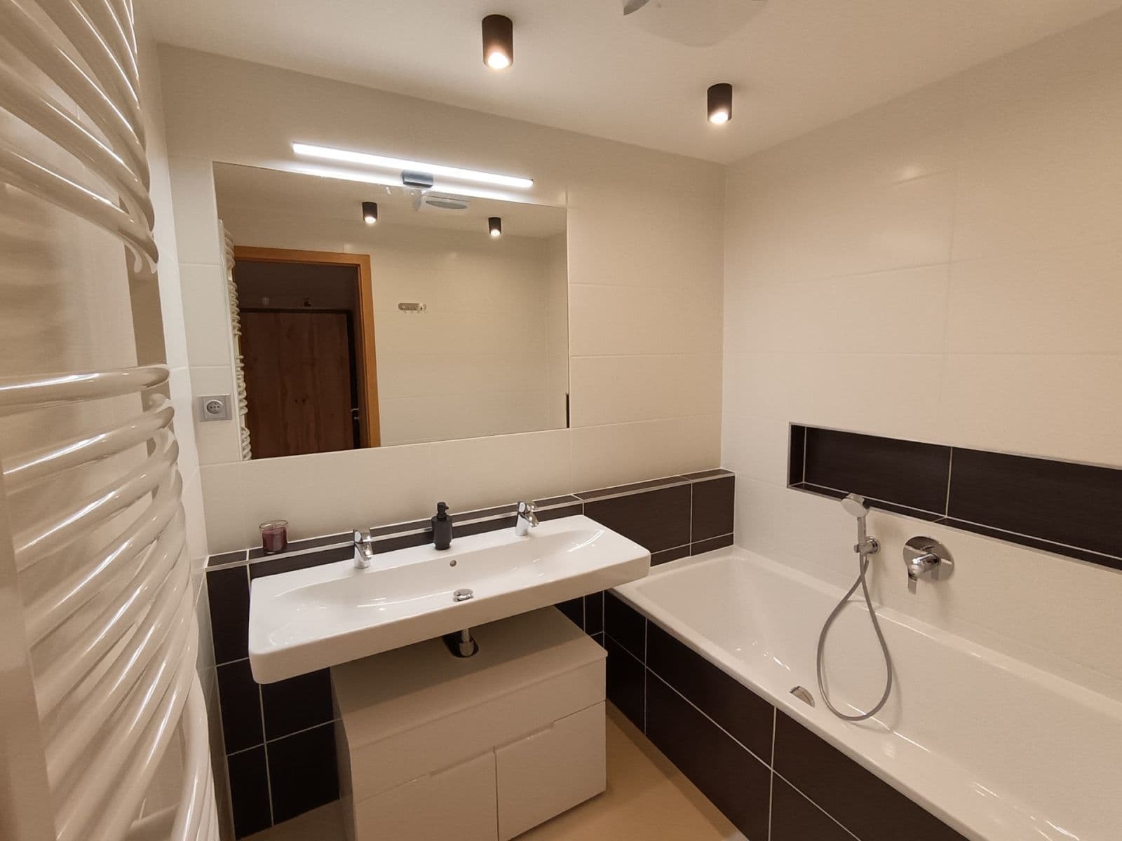 2 bedroom with open-plan kitchen flat to rent, 96 m², Kardausova, Prague, Prague 2 bedroom with open-plan kitchen flat to rent, 96 m², Kardausova, Prague, Prague