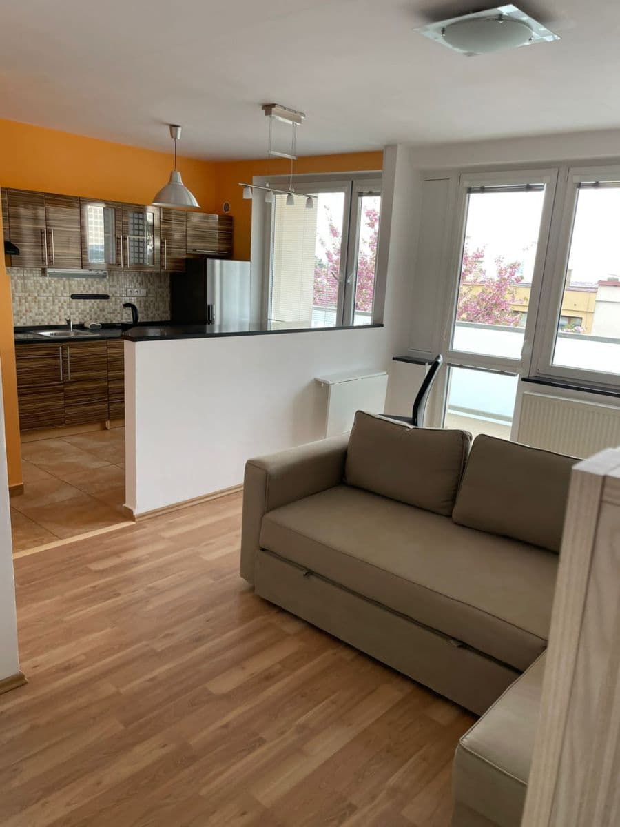 Studio flat to rent, 31 m², Pod Děvínem, Prague, Prague Studio flat to rent, 31 m², Pod Děvínem, Prague, Prague