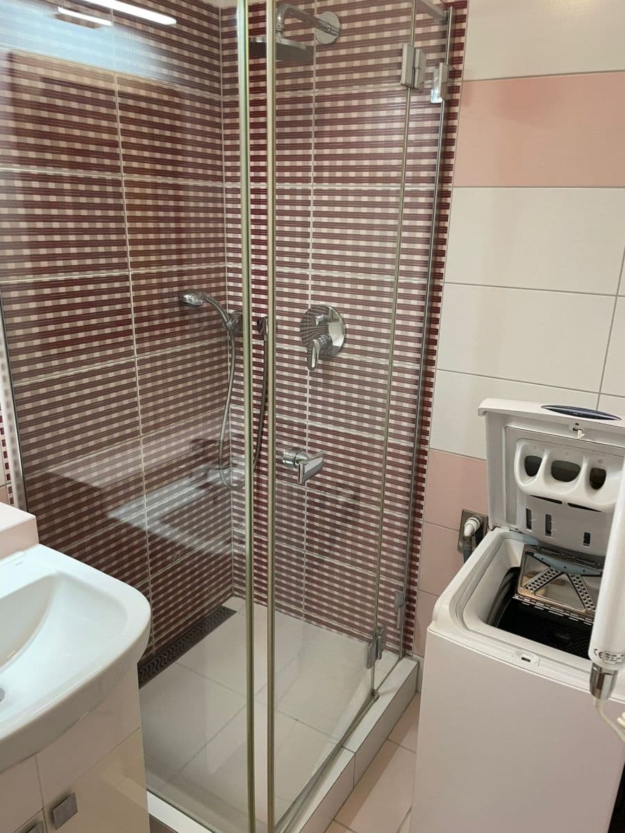 Studio flat to rent, 31 m², Pod Děvínem, Prague, Prague Studio flat to rent, 31 m², Pod Děvínem, Prague, Prague