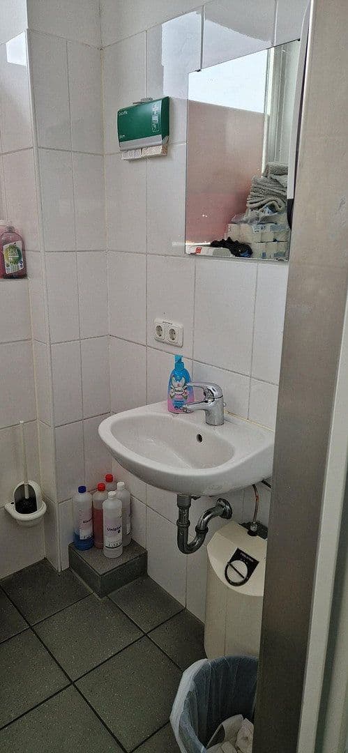 non-residential property to rent, 1,999 m², Mittelweg 4, Großostheim, Bavaria non-residential property to rent, 1,999 m², Mittelweg 4, Großostheim, Bavaria