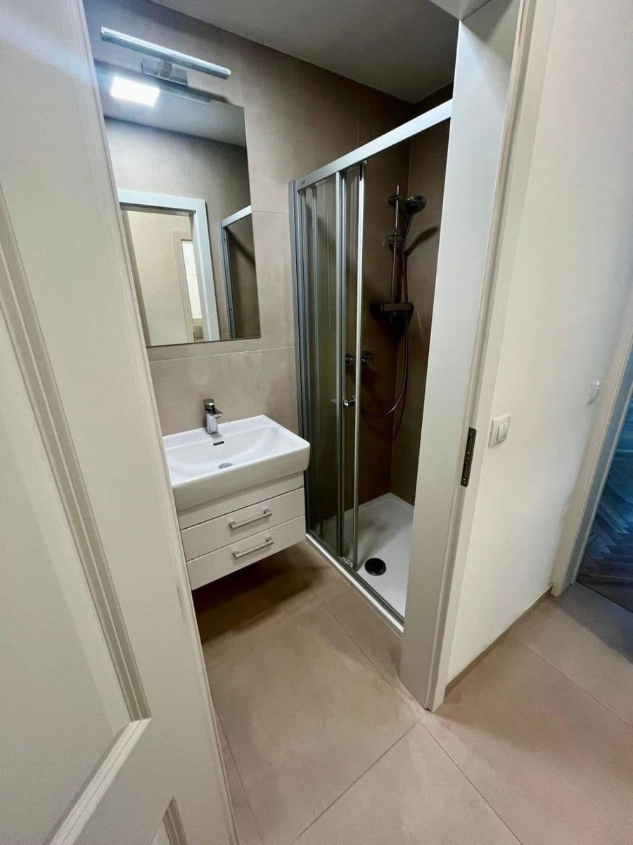 2 bedroom with open-plan kitchen flat to rent, 69 m², Máchova, Prague, Prague 2 bedroom with open-plan kitchen flat to rent, 69 m², Máchova, Prague, Prague