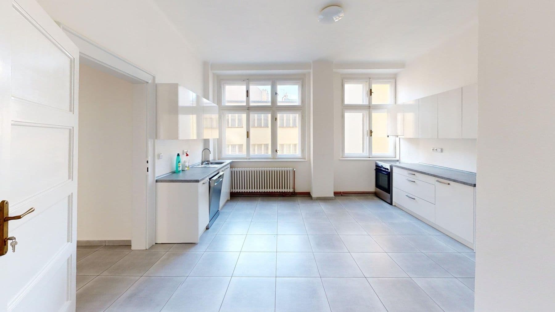 3 bedroom flat to rent, 142 m², Melantrichova, Prague, Prague 3 bedroom flat to rent, 142 m², Melantrichova, Prague, Prague
