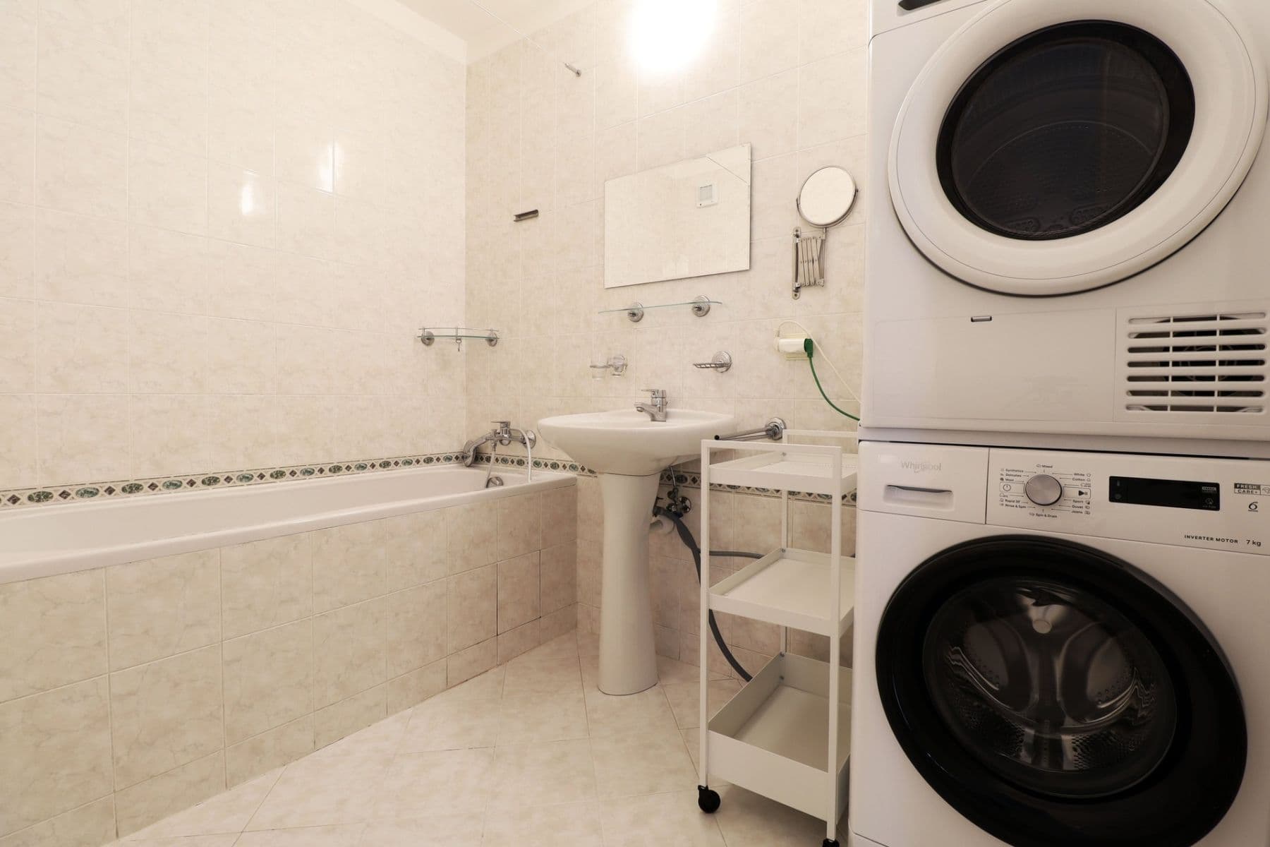 2 bedroom with open-plan kitchen flat to rent, 79 m², Drahobejlova, Prague, Prague 2 bedroom with open-plan kitchen flat to rent, 79 m², Drahobejlova, Prague, Prague