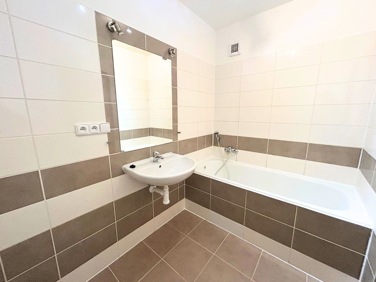 3 bedroom flat to rent, 71 m², 17. listopadu, Mladá Boleslav, Středočeský Region 3 bedroom flat to rent, 71 m², 17. listopadu, Mladá Boleslav, Středočeský Region