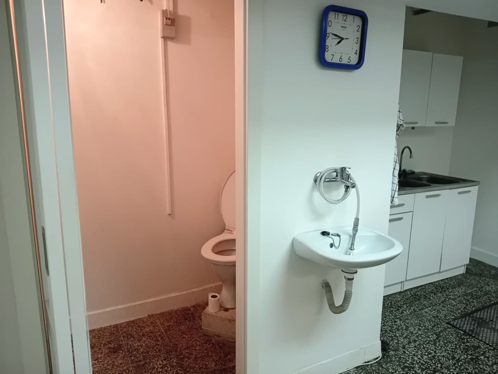 non-residential property to rent, 31 m², Sněženková, Prague, Prague non-residential property to rent, 31 m², Sněženková, Prague, Prague