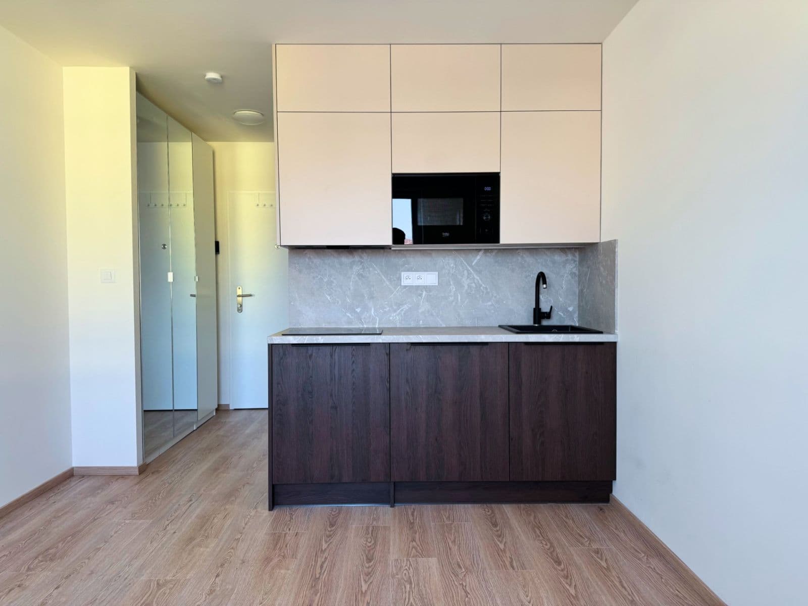 Studio flat to rent, 19 m², Kubánské náměstí, Prague, Prague Studio flat to rent, 19 m², Kubánské náměstí, Prague, Prague