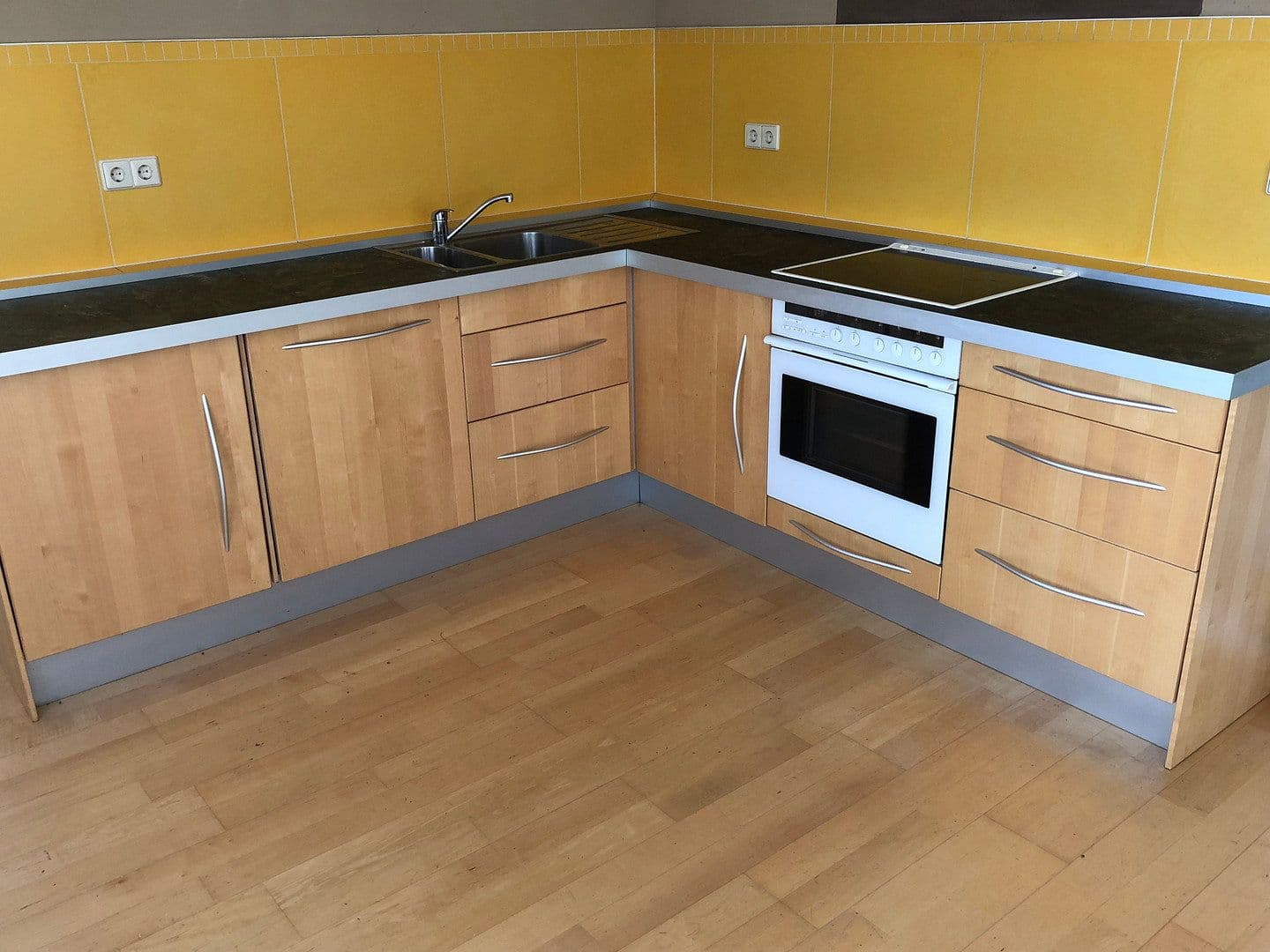 non-residential property to rent, 1,000 m², Breisach am Rhein, Baden-Württemberg non-residential property to rent, 1,000 m², Breisach am Rhein, Baden-Württemberg