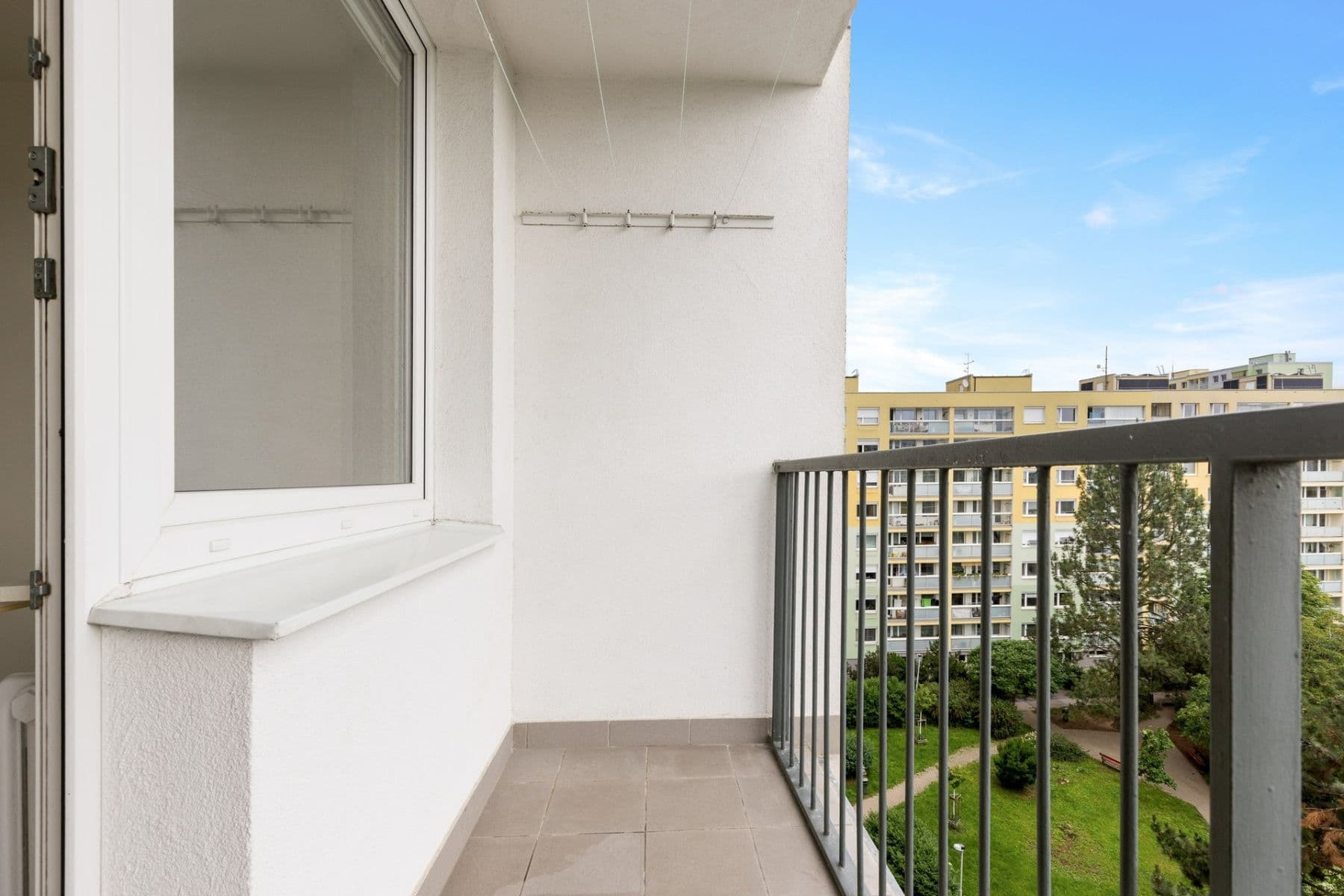 2 bedroom with open-plan kitchen flat to rent, 63 m², V průčelí, Prague, Prague 2 bedroom with open-plan kitchen flat to rent, 63 m², V průčelí, Prague, Prague