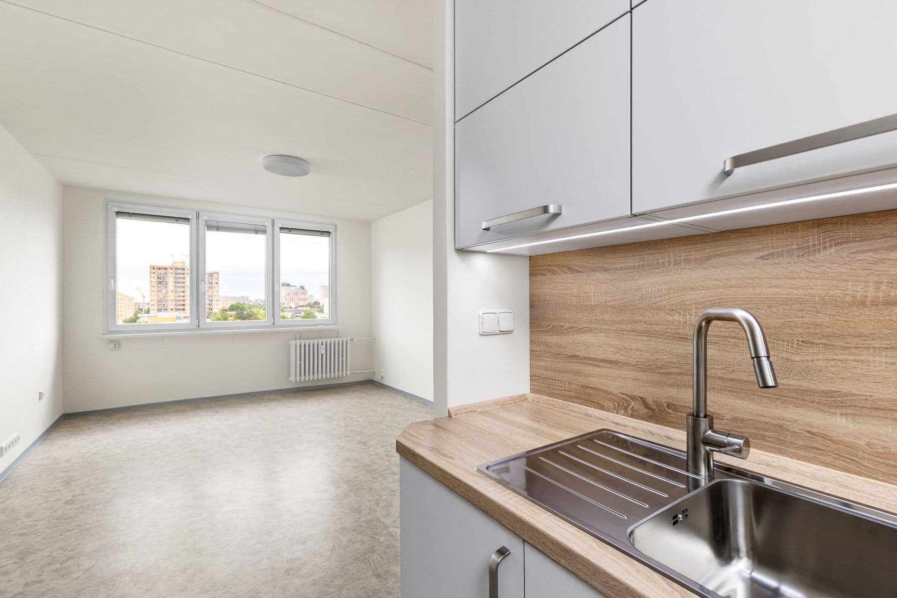 2 bedroom with open-plan kitchen flat to rent, 63 m², V průčelí, Prague, Prague 2 bedroom with open-plan kitchen flat to rent, 63 m², V průčelí, Prague, Prague