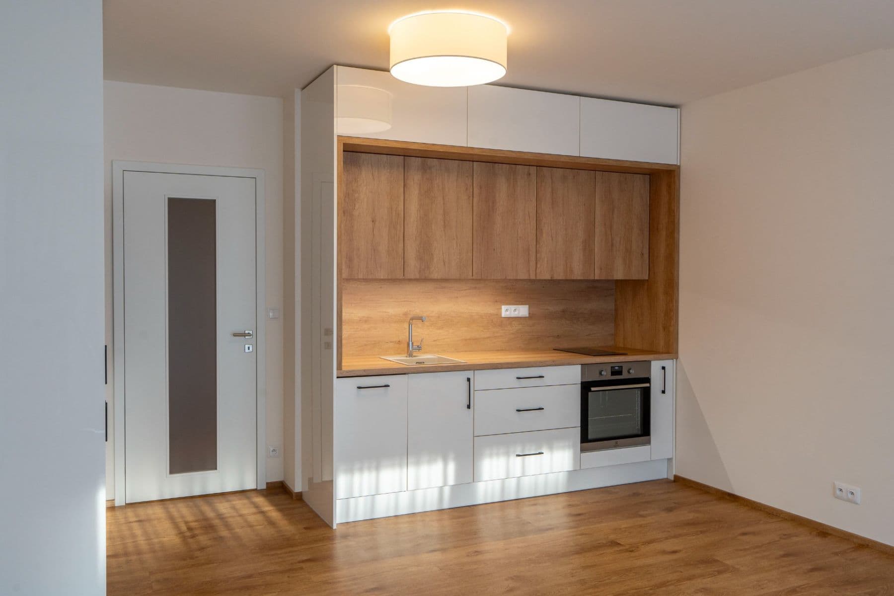 Studio flat to rent, 37 m², Gerstelova, Prague, Prague Studio flat to rent, 37 m², Gerstelova, Prague, Prague