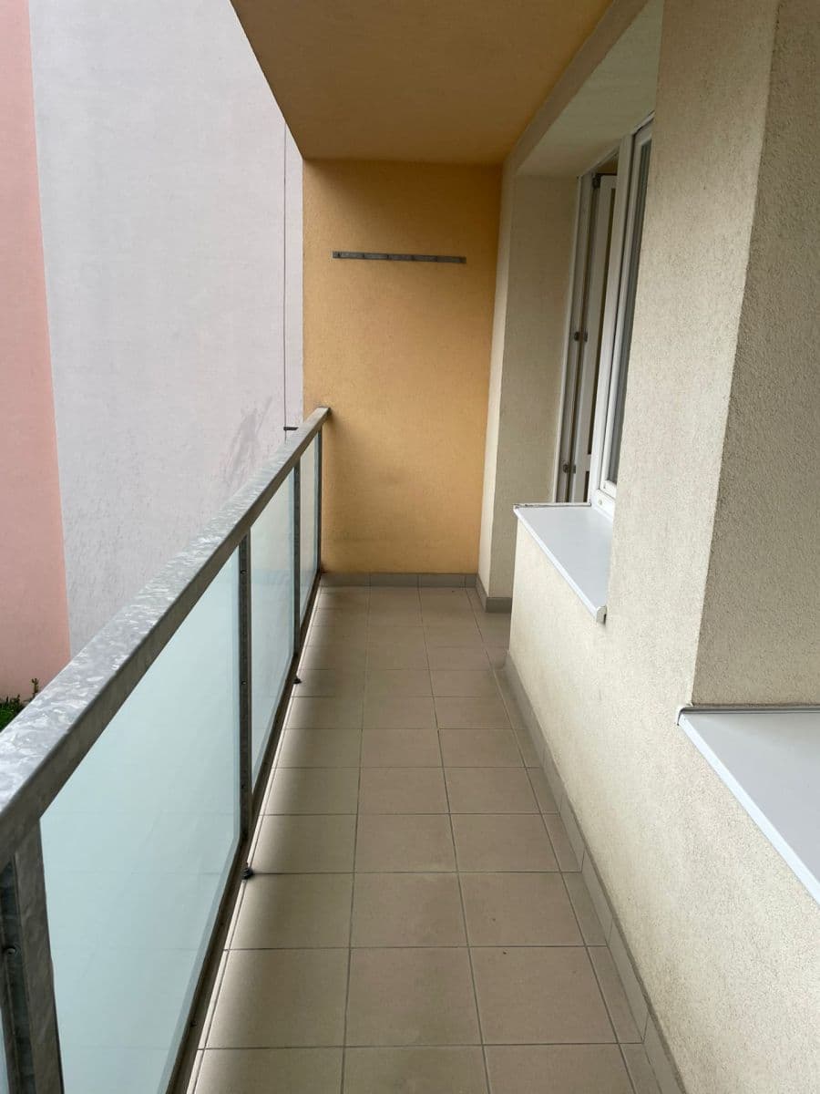 1 bedroom with open-plan kitchen flat to rent, 47 m², Kosmonautů, Mělník, Středočeský Region 1 bedroom with open-plan kitchen flat to rent, 47 m², Kosmonautů, Mělník, Středočeský Region