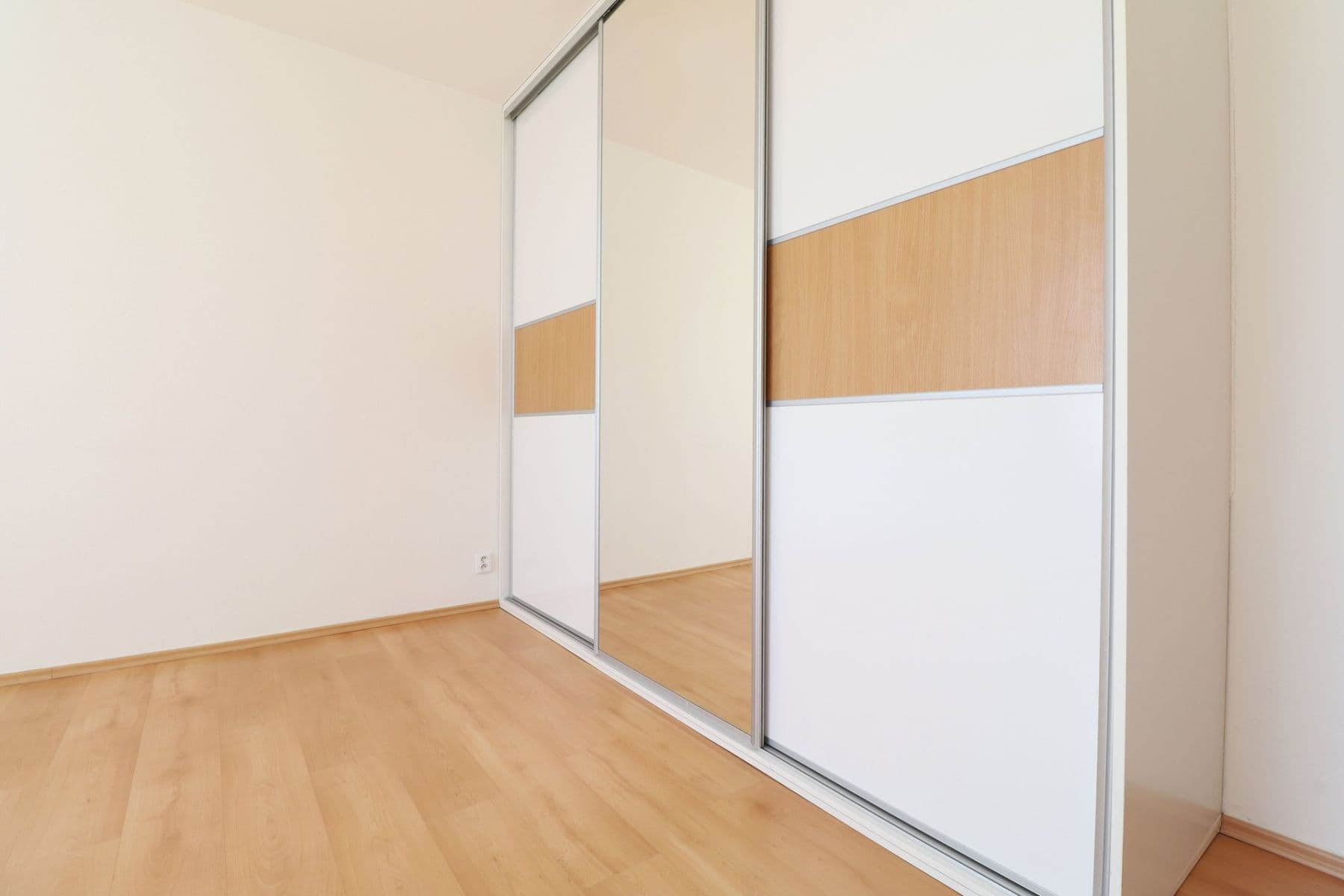 2 bedroom with open-plan kitchen flat to rent, 65 m², Jana Přibíka, Prague, Prague 2 bedroom with open-plan kitchen flat to rent, 65 m², Jana Přibíka, Prague, Prague