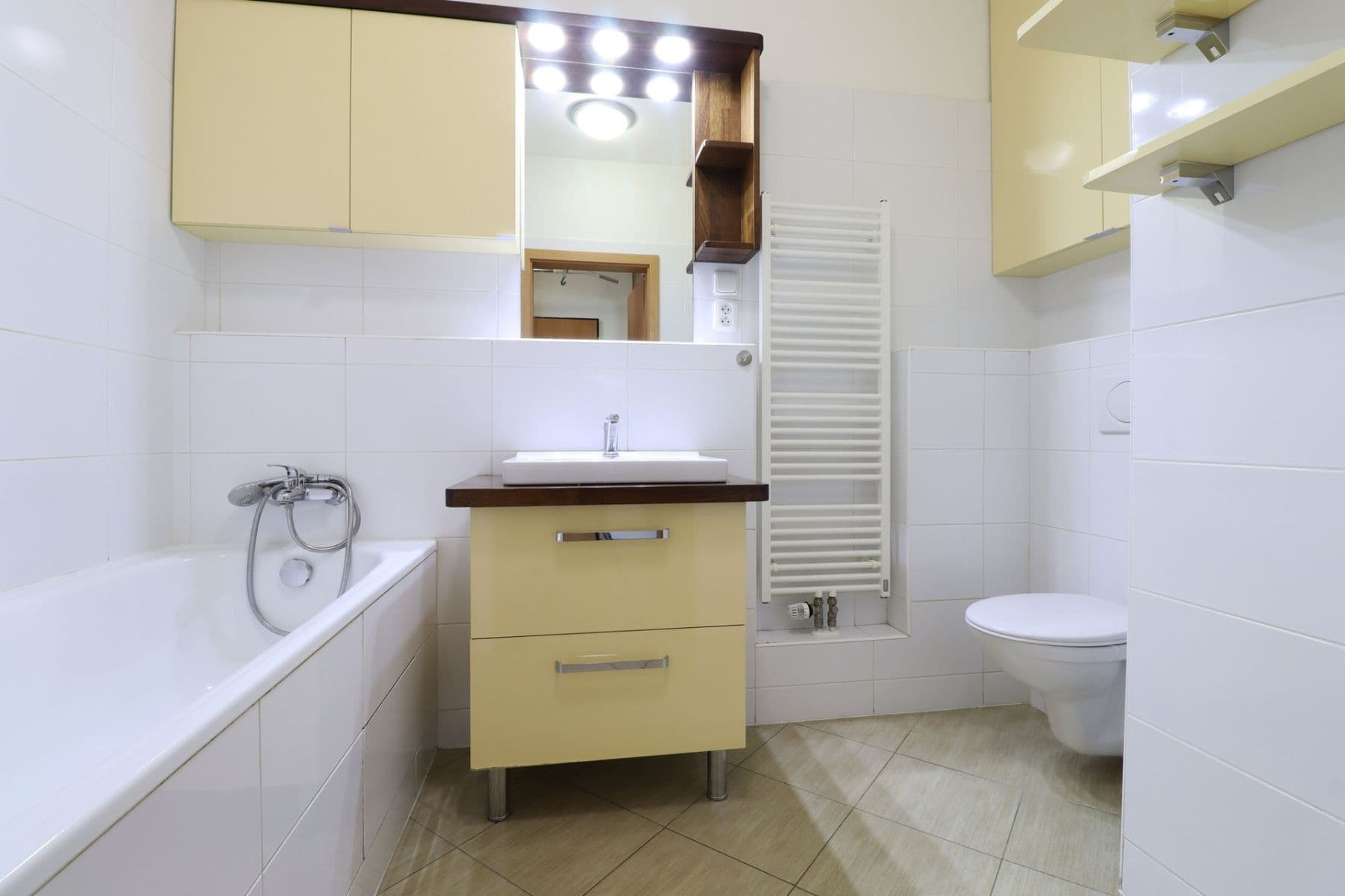 2 bedroom with open-plan kitchen flat to rent, 65 m², Jana Přibíka, Prague, Prague 2 bedroom with open-plan kitchen flat to rent, 65 m², Jana Přibíka, Prague, Prague